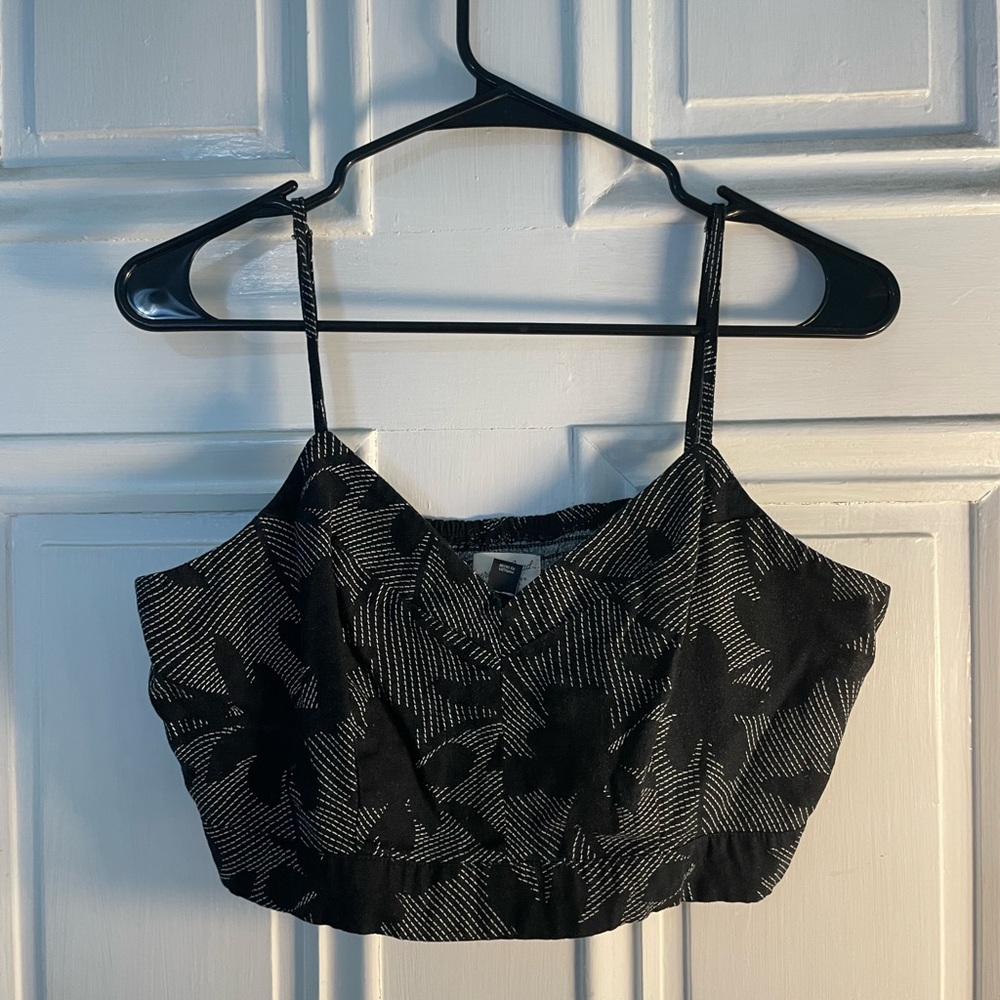 Universal Thread Black and White Floral Crop Top
